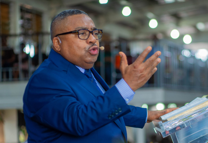 Pasteur Joseph BONDO