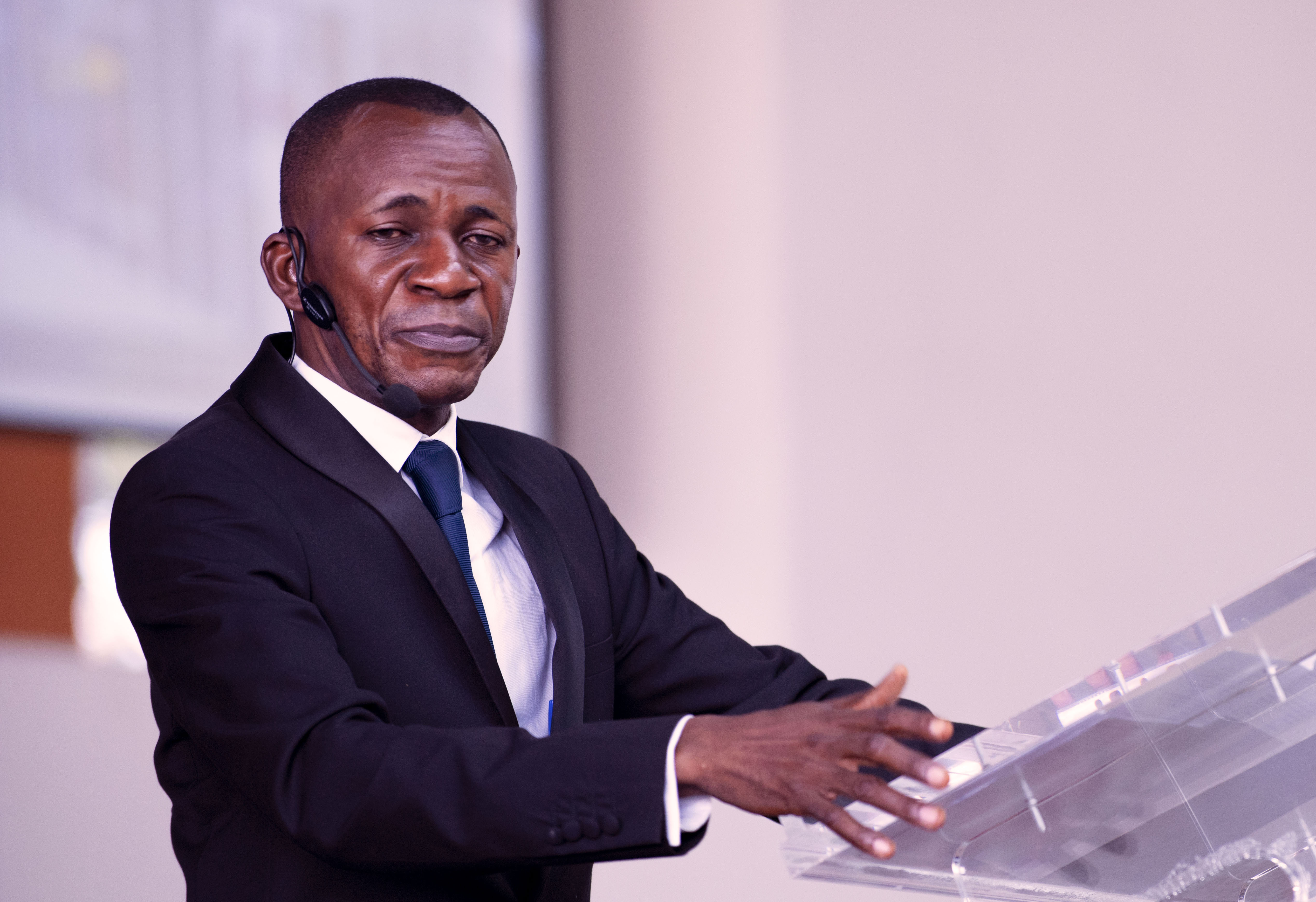 Pasteur Champlin Bueyisa