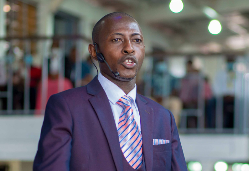 Pasteur  Thierry MBALA